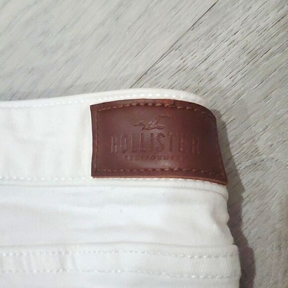 Hollister womans, White Denim raw edge Shorts, size 15R - Picture 3 of 5